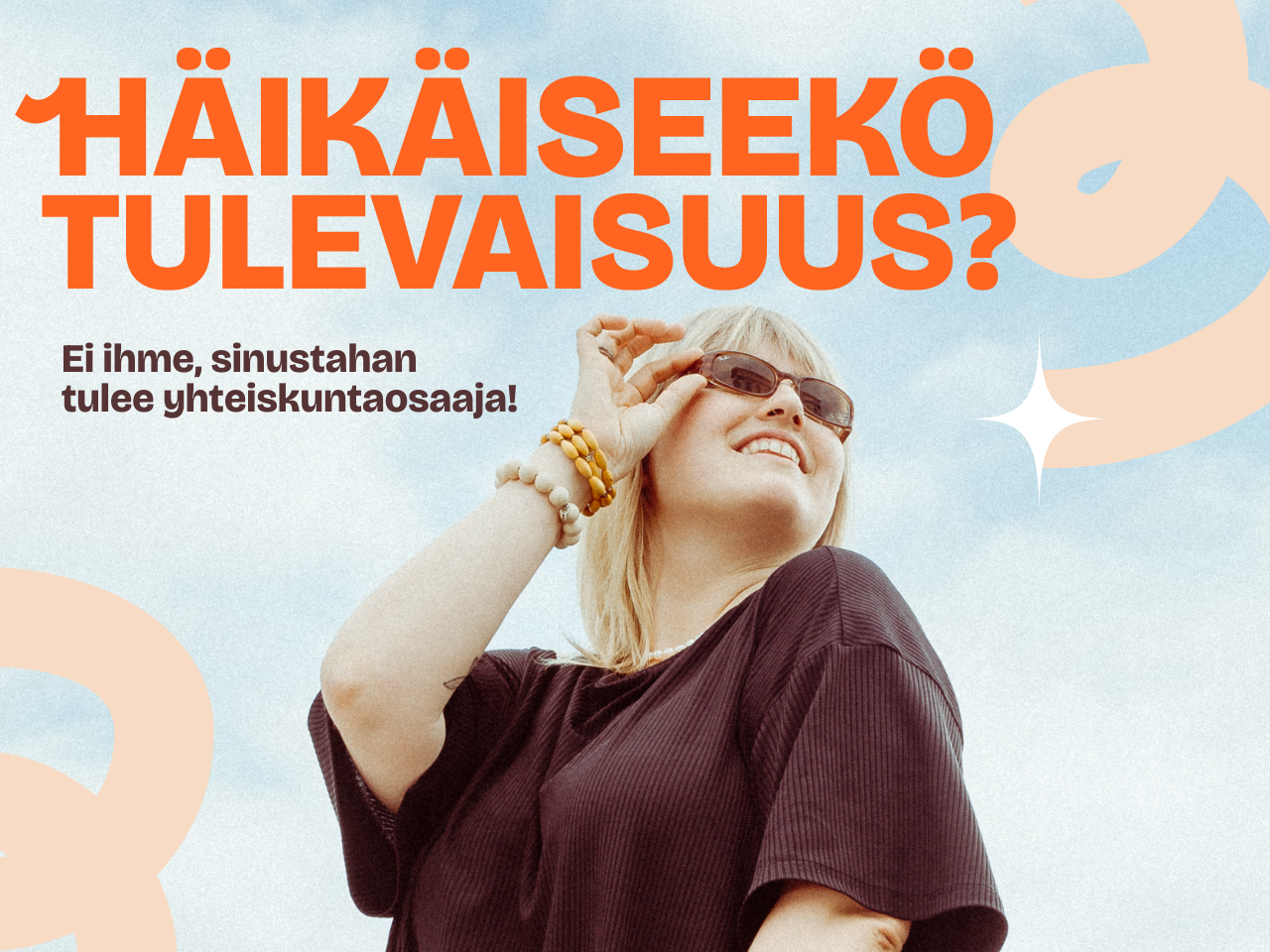 Kuvassa nainen katsoo auringon suuntaan ja pitää aurinkolaseista kiinni. Kuvateksti: Häikäiseekö tulevaisuus? Ei ihme, sinustahan tulee yhteiskuntaosaaja!